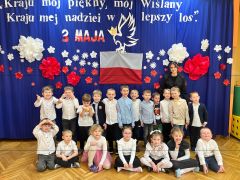 Grupa Króliczki pozuje do zdjęcia.
