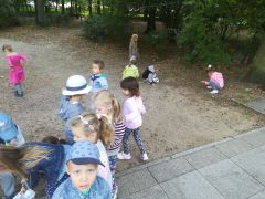 ilustracja do wpisu 
KRÓLICZKI - w parku