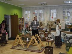 ilustracja do wpisu 
PUCHATKI - ,, Kiszenie kapusty" zajęcie otwarte z rodzicami