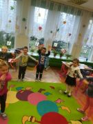 ilustracja do wpisu 
KRÓLICZKI - poranne zabawy z bibułą