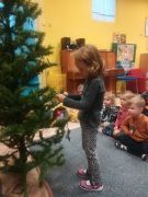 ilustracja do wpisu 
TYGRYSKI - ubierają choinkę