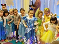 ilustracja do wpisu 
KŁAPOUSZKI - choinka 2020,, W Lodowej Krainie"