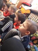 ilustracja do wpisu 
KRÓLICZKI - wizyta mamy Kostka z ulubioną lekturą