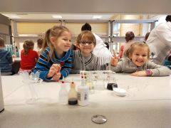 ilustracja do wpisu 
KŁAPOUSZKI - wycieczka do Centrum Farmacji