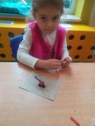 ilustracja do wpisu 
PUCHATKI - lepią z plasteliny swoja postać