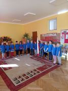 ilustracja do wpisu 
KŁAPOUSZKI - śpiewają hymn Polski