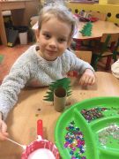 ilustracja do wpisu 
KŁAPOUSZKI - choinka z recyklingu