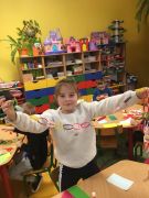 ilustracja do wpisu 
KŁAPOUSZKI - wykonują łańcuchy na choinkę