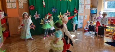 ilustracja do wpisu 
MĄDRE SÓWKI - ,, Witamy wiosnę" występ dla dzieci z Ukrainy