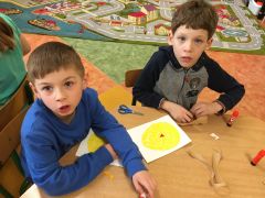 ilustracja do wpisu 
KŁAPOUSZKI - praca plastyczna