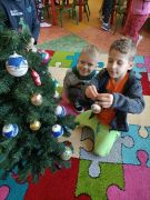 ilustracja do wpisu 
KŁAPOUSZKI - ubieramy choinkę