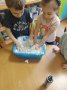 ilustracja do wpisu 
Zajęcia sensoryczne w grupie Króliczków