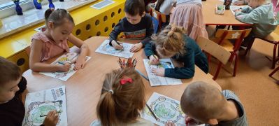 tworzenie wspólnego plakatu tematycznego 