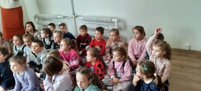 Mądre Sówki i Króliczki w bibliotece