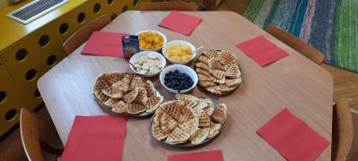 gofry i dodatki na stole