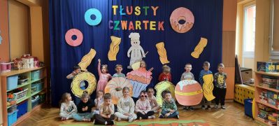 zdjęcie grupowe grupy Kłapouszki wraz z aktorami