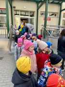 dzieci gotowe, by pożegnać zimę