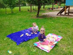 Dzieci w trakcie pikniku