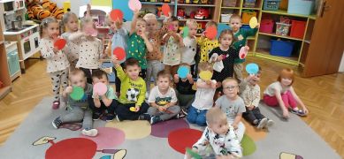 Zdjęcie grupowe Maleństw podczas Dnia Kropki