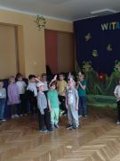 Dzieci mówią swoje role.